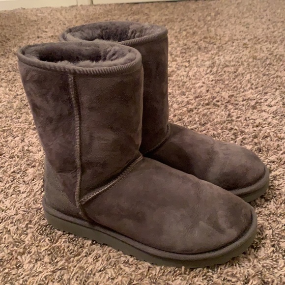 UGG Classic Short II Boot - Picture 2 of 3